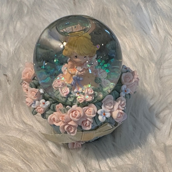 Precious Moments Pink and Blue Snow Globe - Picture 1 of 6